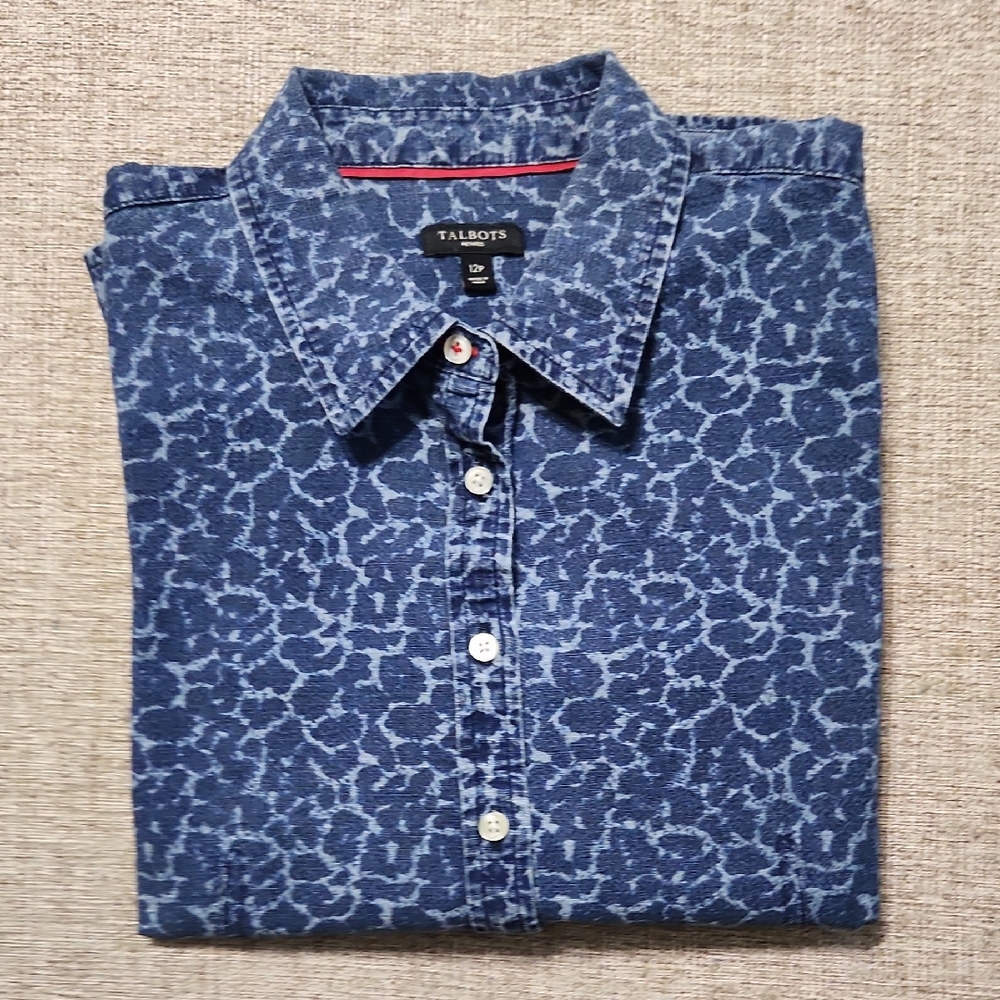 Talbots Blue Casual Button Down Shirt with Mosaic Pattern